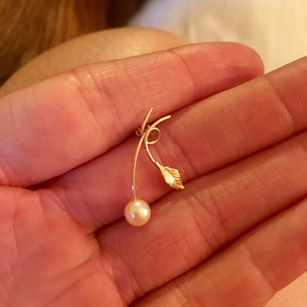 Pearl and Gold Leaf Necklace 🍂